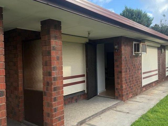 Lovely 2 bedroom unit in small quiet group of 4