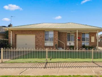 Lovely 2 Bedroom Unit, on its own Title!