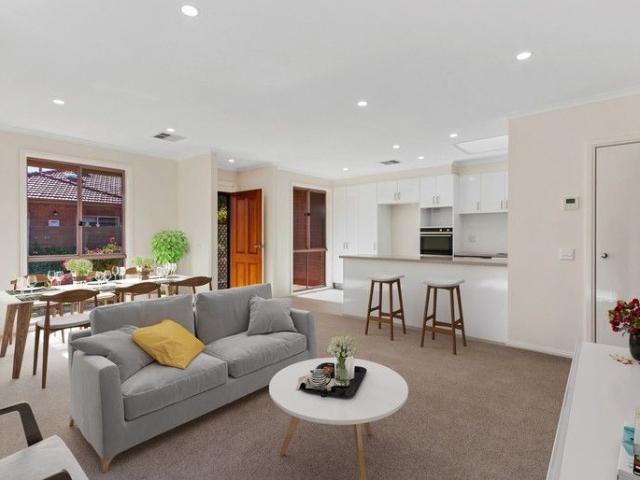 Lovely 2 bedroom villa with beautiful, landscaped gardens
