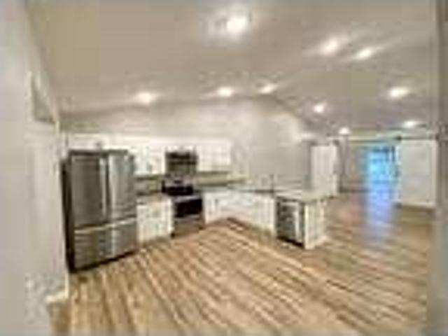Lovely 2 Bedroom 2 Bathroom Available