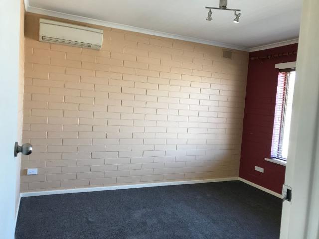 LOVELY 2 BEDROOM 2nd LEVEL UNIT!