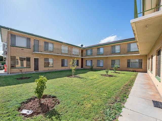 LOVELY 2 BEDROOM 2nd LEVEL UNIT!