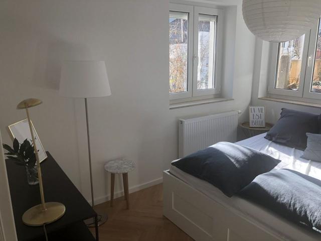 Lovely 2 room Apartment in Stuttgart, Stuttgart Amsterdam Apartments for Rent
