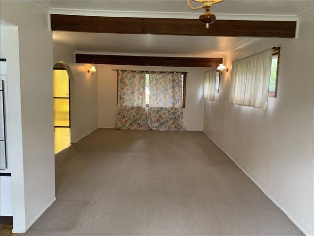 Lovely 2 Storey Home in Prestigious Area!