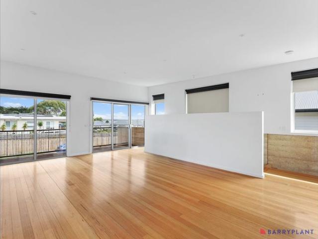 Lovely 2 story on Corinella