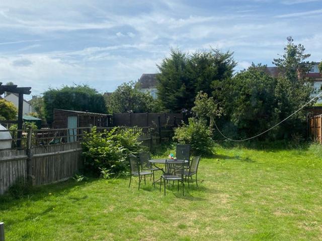 Lovely 4 bed house with garden, in SE9 New Eltham