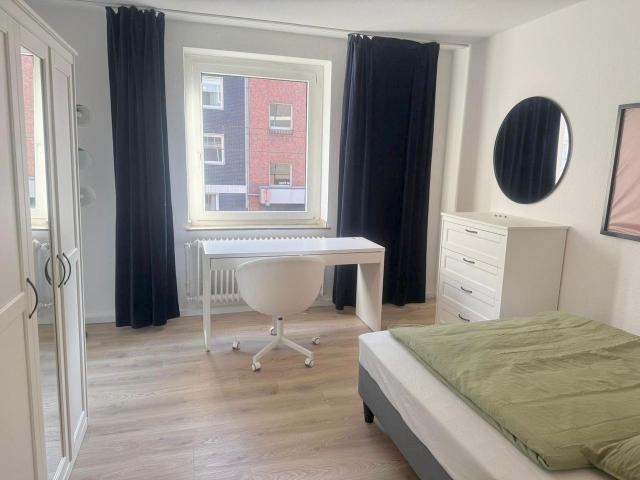 Lovely 4 bedroom apartment located in Düsseldorf