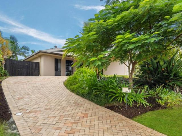 Lovely 4 Bedroom home Multiple Living Spaces