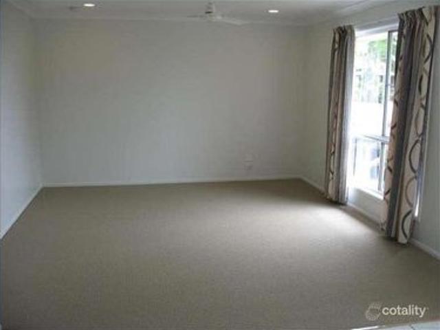 Lovely 4 Bedroom Lowset Brick House in Beaconsfield!