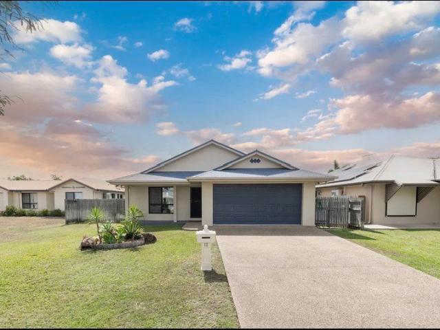 Lovely 4 Bedrooms All air conditioned with a pool! Solar panels!