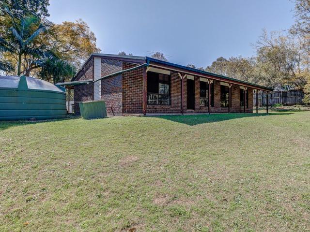 LOVELY 5.25 ACRE HOME WITH GREEN PASTURES FOR YOUR HORSES