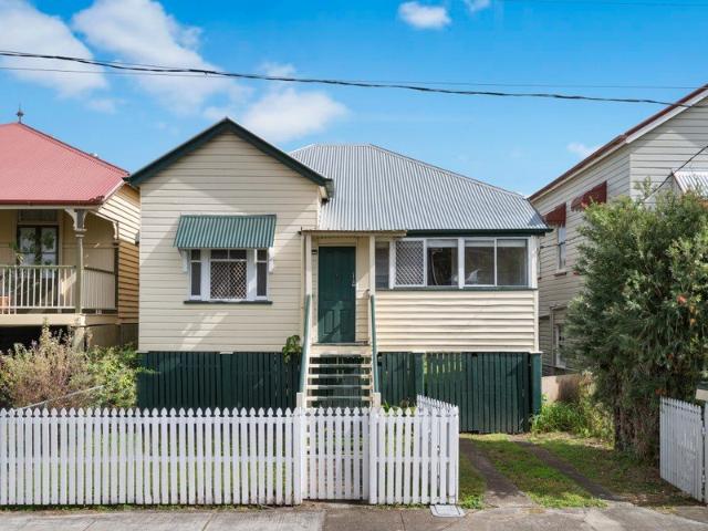 LOVELY COTTAGE WITH CITY VIEWS
