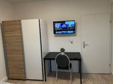 Lovely, cozy suite wth parking and 6 Beds