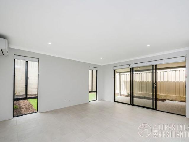 LOVELY COASTAL LIVING AND RIGHT ACROSS THE ROAD FROM THE PARK