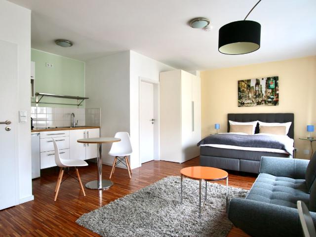 Lovely & charming apartment at Barbarossaplatz, Koln Amsterdam Apartments for Rent
