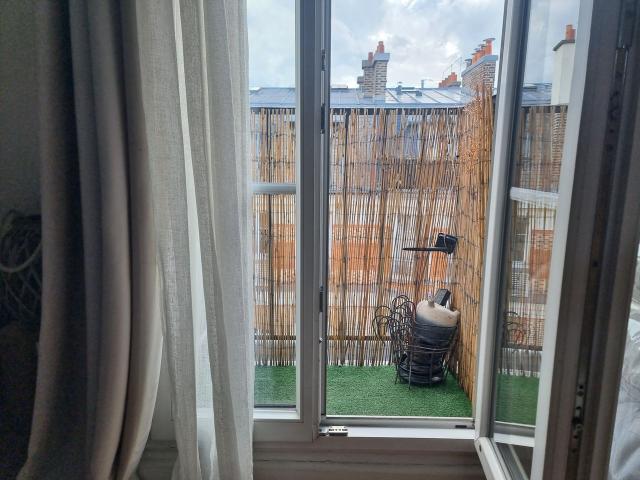 Lovely & charming flat typically Parisian Balcony, Paris Amsterdam Apartments for Rent