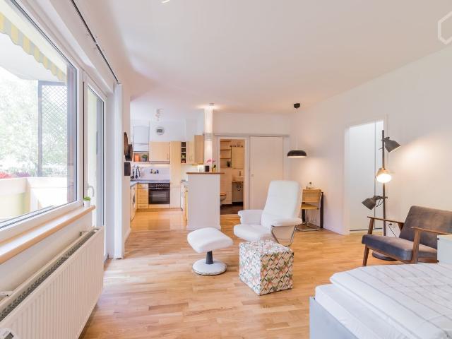 Lovely and bright Studio with large balcony in quiet location, Berlin Amsterdam Apartments for Rent