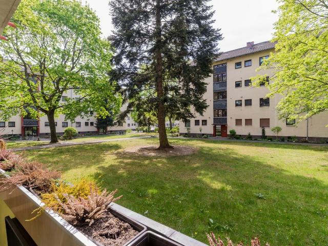 Lovely and bright Studio with large balcony in quiet location, Berlin Amsterdam Apartments for Rent