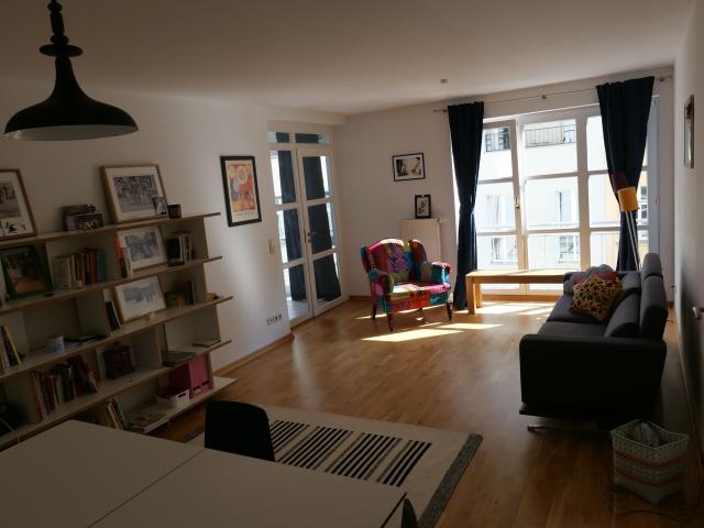 Lovely and elegant flat in Mitte, Gibsecke. Die Wohnung befindet sich in einer Seitenstraße der Augustrasse