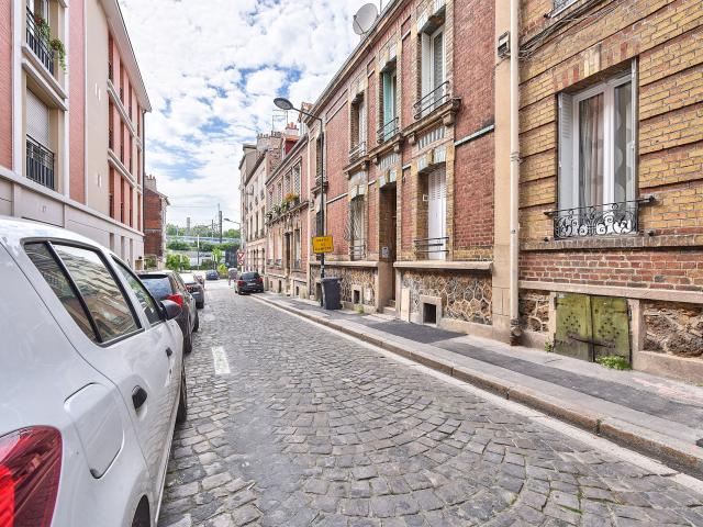 Lovely apart with parking The river seine