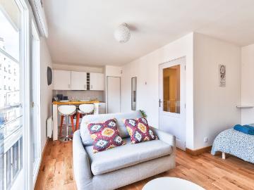 Lovely apart with parking The river seine
