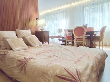Lovely apartment overlooking inner garden