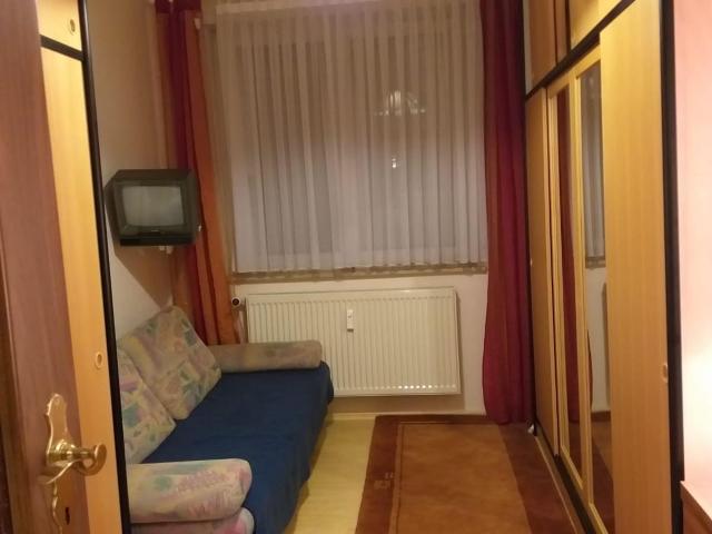 Lovely apartment in a hip neighborhood full of cafes and bars 1 min from Train station. Fully furnished Frankfurt Amsterdam Apartments for Rent
