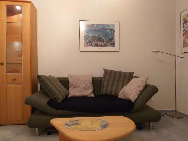 Lovely apartment in a hip neighborhood full of cafes and bars 1 min from Train station. Fully furnished Frankfurt Amsterdam Apartments for Rent
