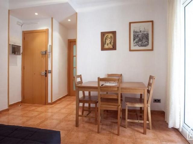 Lovely Apartment with a Balcony in La Barceloneta