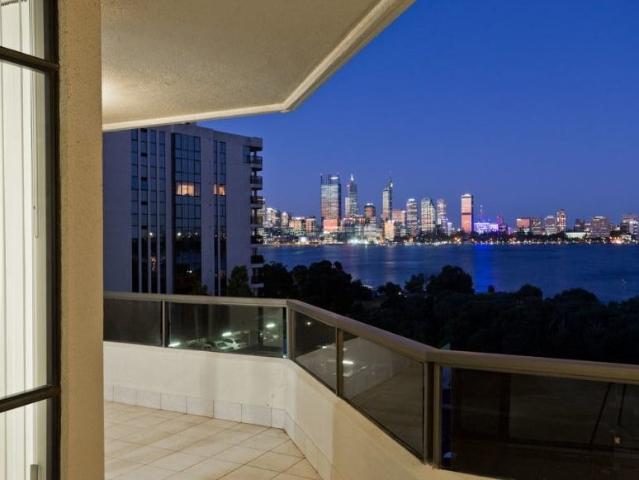LOVELY APARTMENT WITH BEAUTIFUL VIEWS!