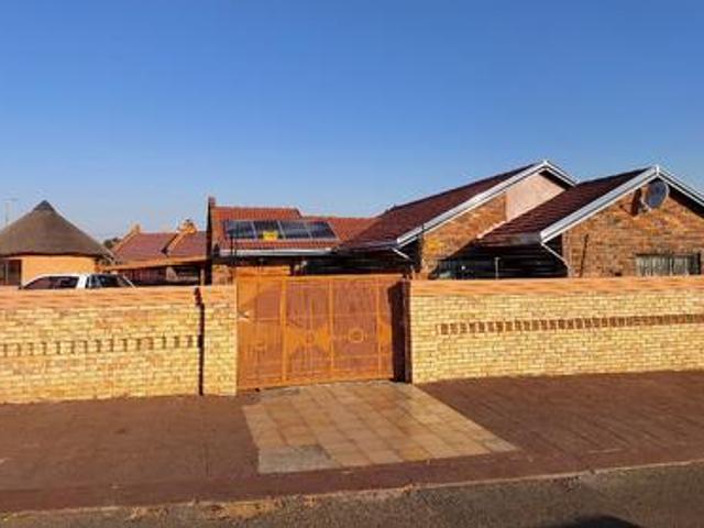 lovely big family home with so much.
