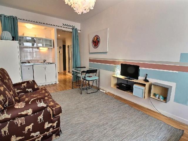 Lovely, gorgeous apartment in vibrant neighborhood Paris