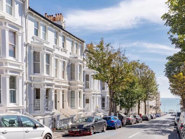 Lovely garden Flat, 2 large bedrooms, 2 bathrooms