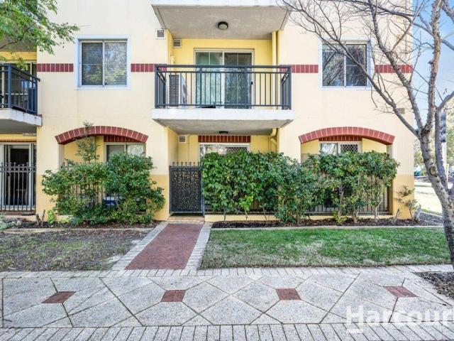 Lovely Ground Floor Apartment in a Resort Style Complex