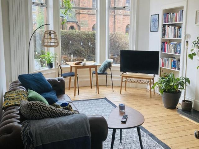 Lovely ground floor flat beside Queens Park AUG