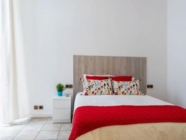 Lovely double bedroom close to Jaume I metro station