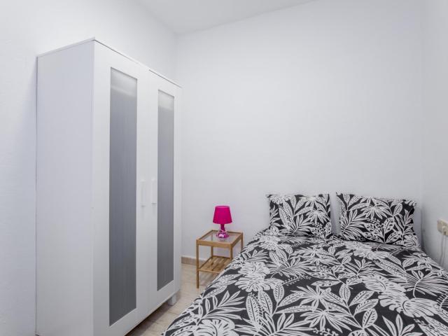 Lovely double bedroom close to Universidad Internacional Menéndez Pelayo Barcelona campus