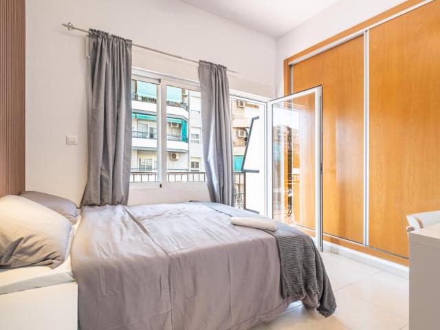 Lovely double bedroom in Benalua