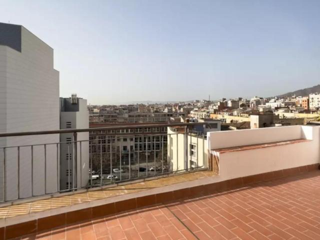 Lovely double ensuite bedroom next to Sants Estació metro station