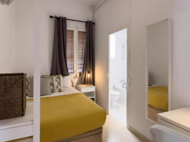 Lovely double ensuite bedroom next to Sants Estació metro station