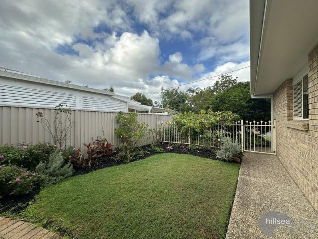 LOVELY DUPLEX IN PRIME LOCATION!