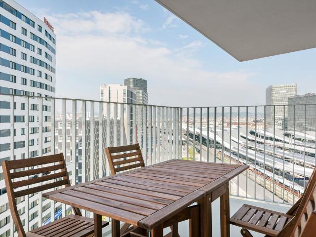Lovely Favoriten 3BR w/ Roof, Gym & Lounge, 1min to HBF, Vienna Amsterdam Apartments for Rent