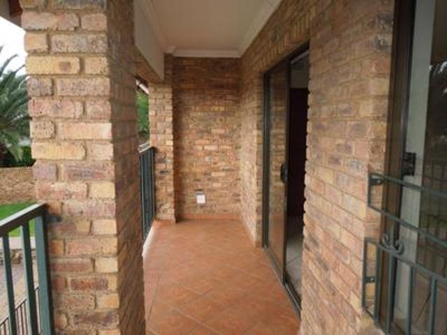 lovely face brick, first floor 3 bed.
