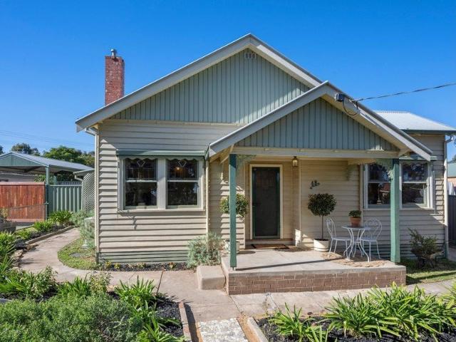 Lovely Family Home Close to Bendigo Health