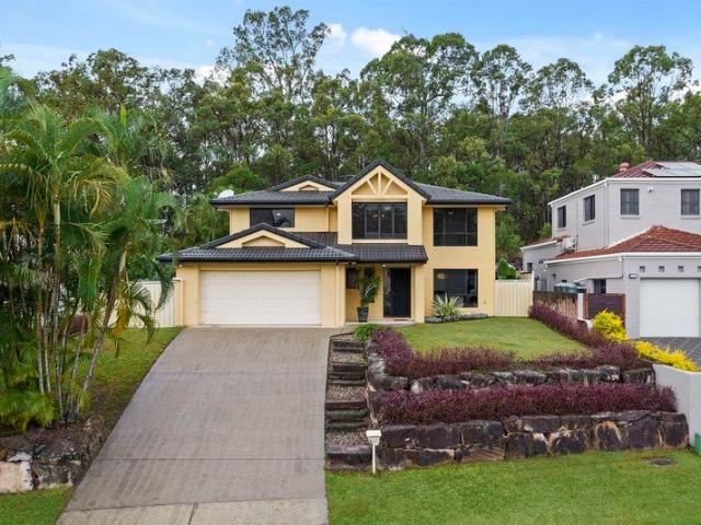 Lovely Family Home in Bridgeman Downs with Bushland Aspect