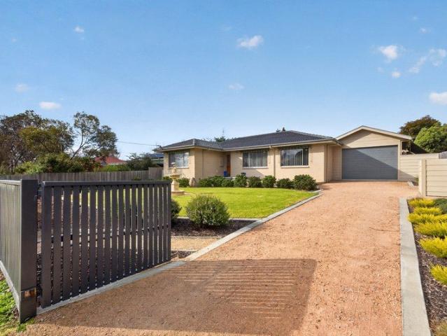LOVELY FAMILY HOME IN GREAT LOCATION