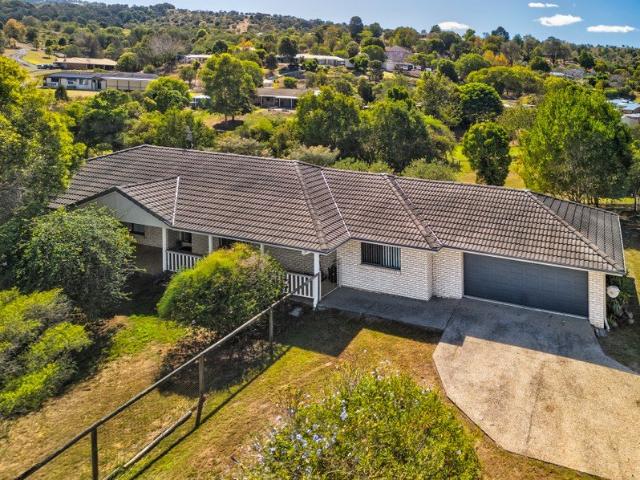 Lovely Family Home in Minden on 1 Acre!