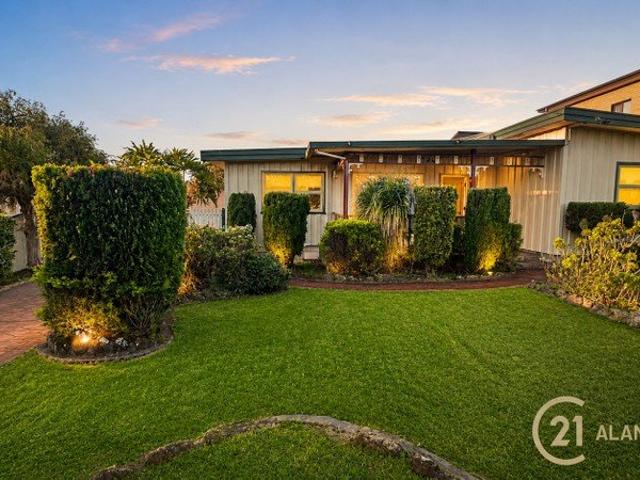 Lovely family home in prime Macquarie Fields location !