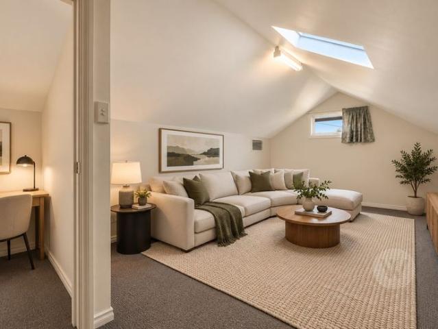 Lovely Family home on Easy Courtyard Living