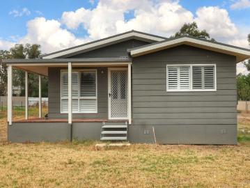 Lovely family home on large 1,626m2 block!
